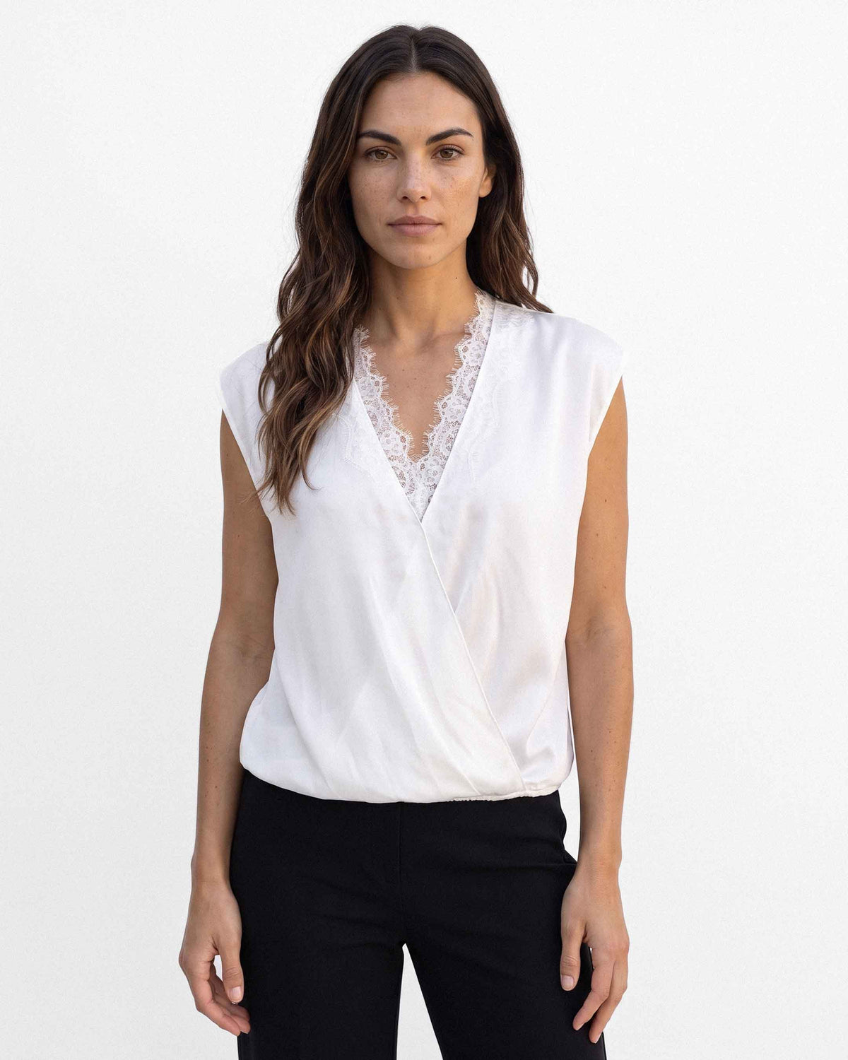 Blusa Encaje Cruzada, color blanco