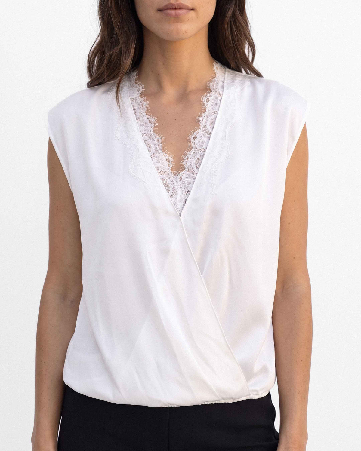 Blusa Encaje Cruzada, color blanco
