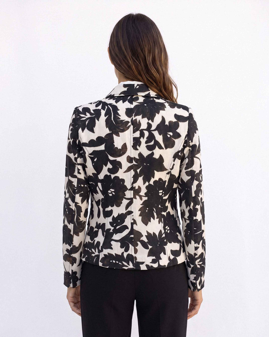 Chaqueta Carmen Lagos Estampado, color crudo y café