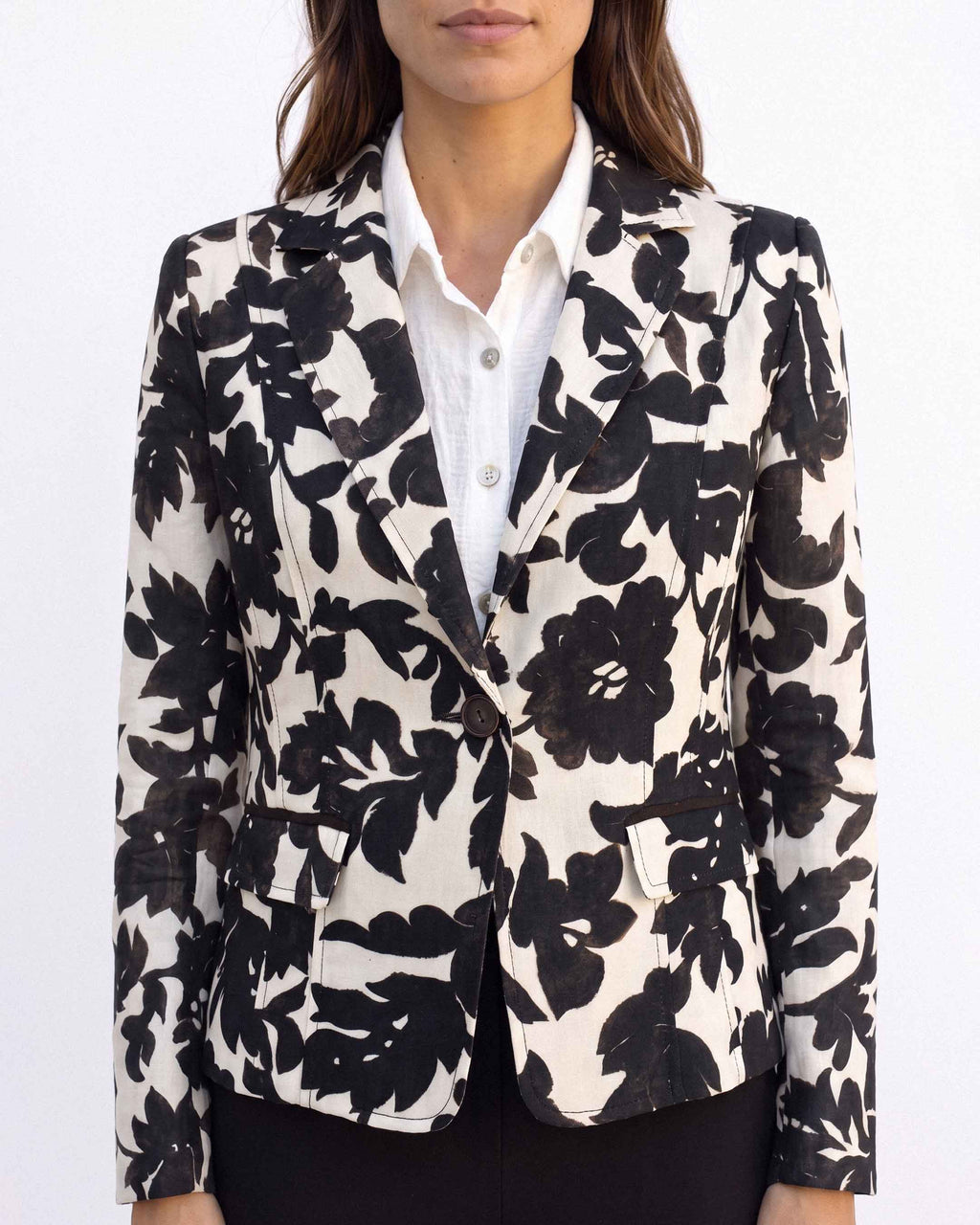 Chaqueta Carmen Lagos Estampado, color crudo y café