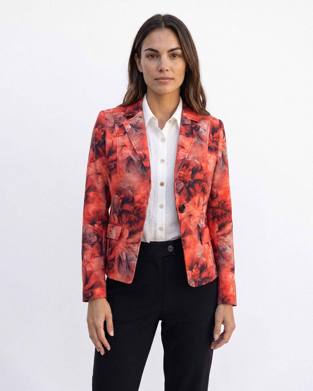 Chaqueta Carmen Lagos Estampado, color rojo y negro