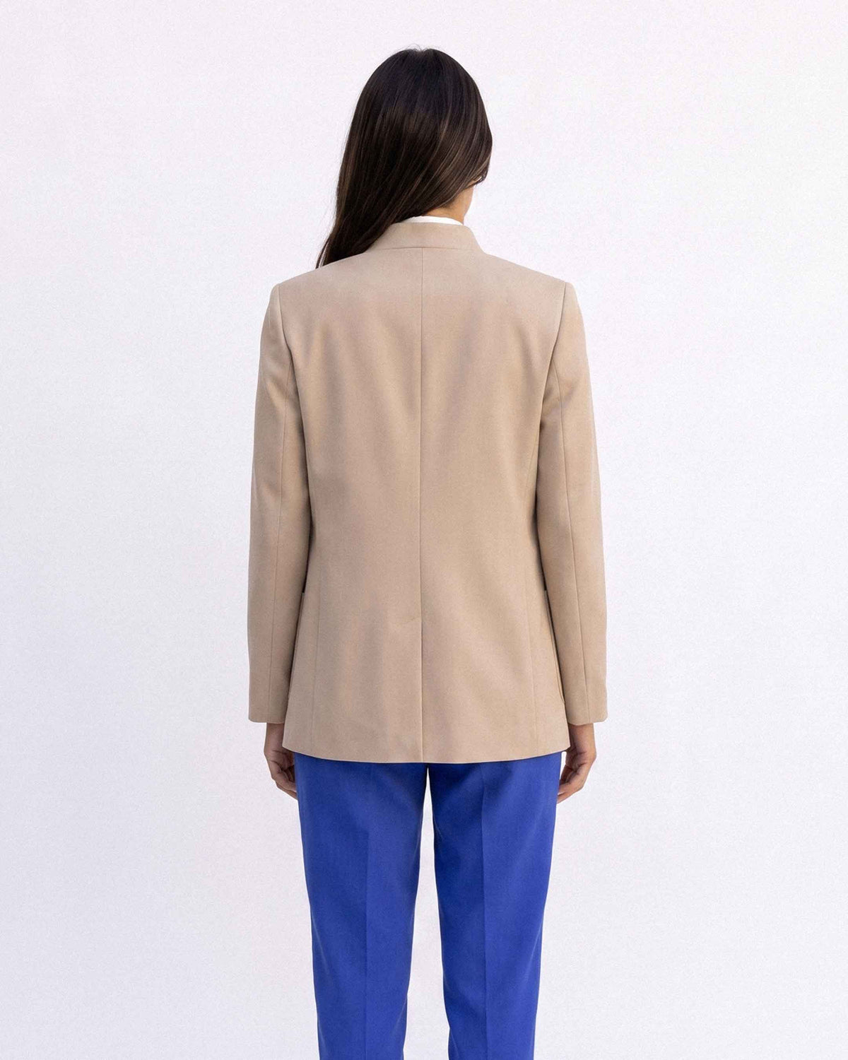 Chaqueta Carolina Reina, color beige