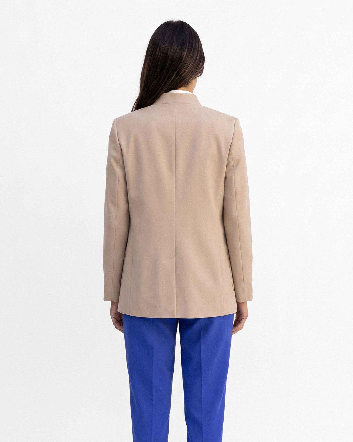 Chaqueta Carolina Reina, color beige