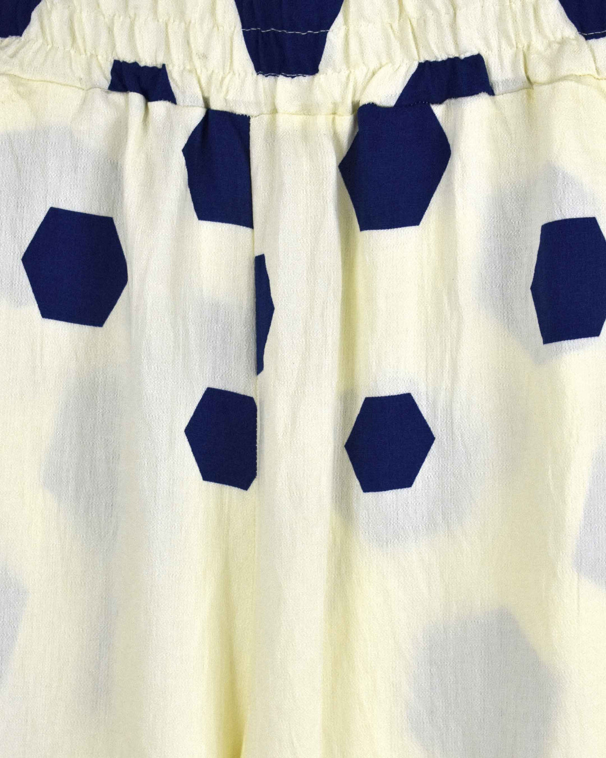 Pantalón Estampado Figuras, color azul y crudo