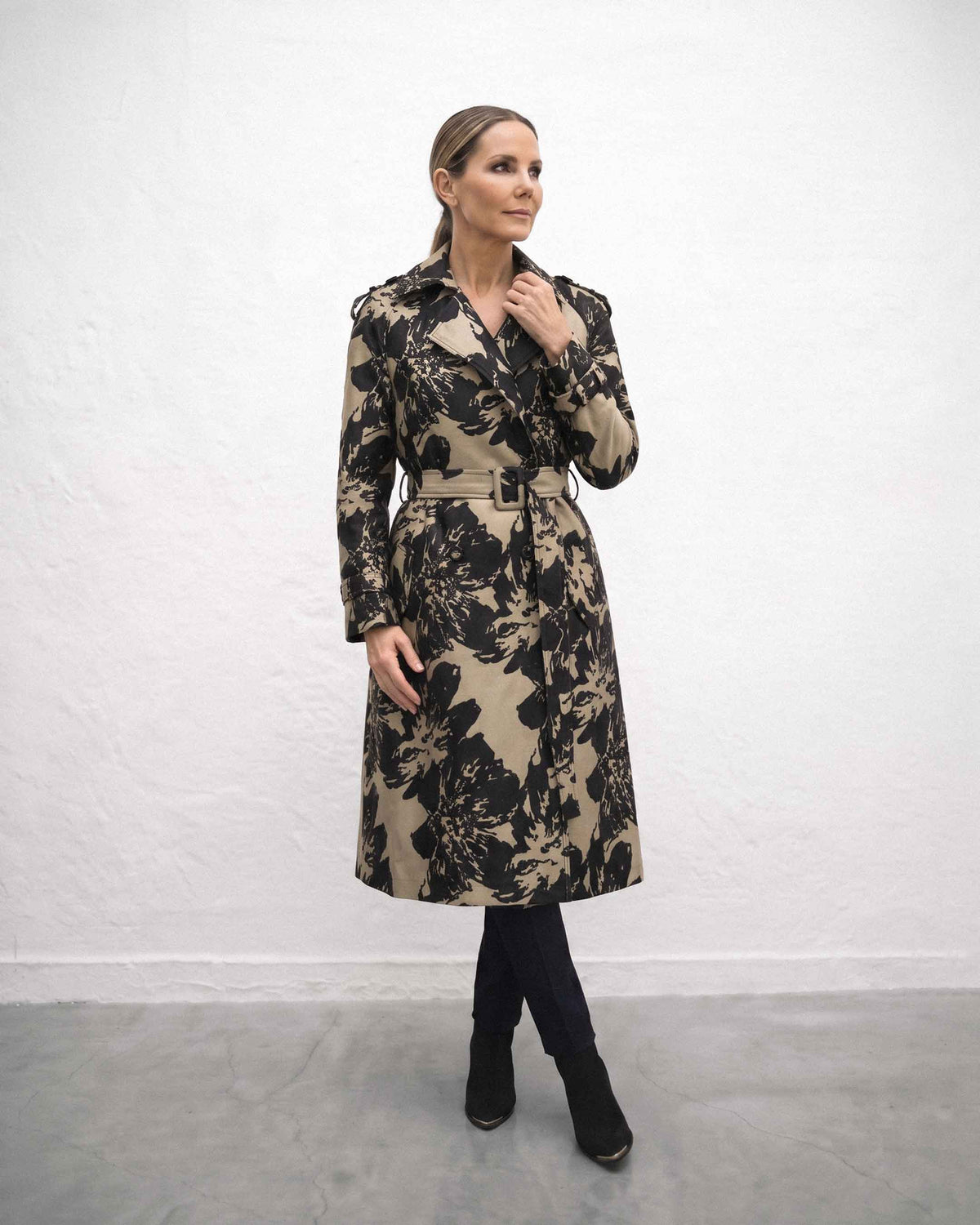 Trench Anastassia Flores, Color Negro-Beige